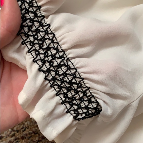 5 for $25🎈 Express off the shoulder top - Picture 7 of 7